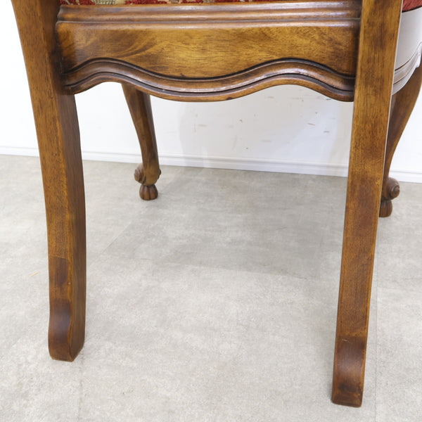 アンティーク調のラタン張りアームチェア