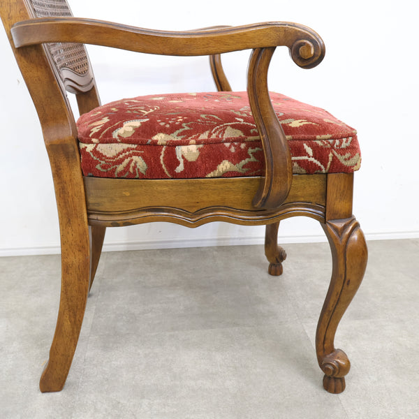 アンティーク調のラタン張りアームチェア