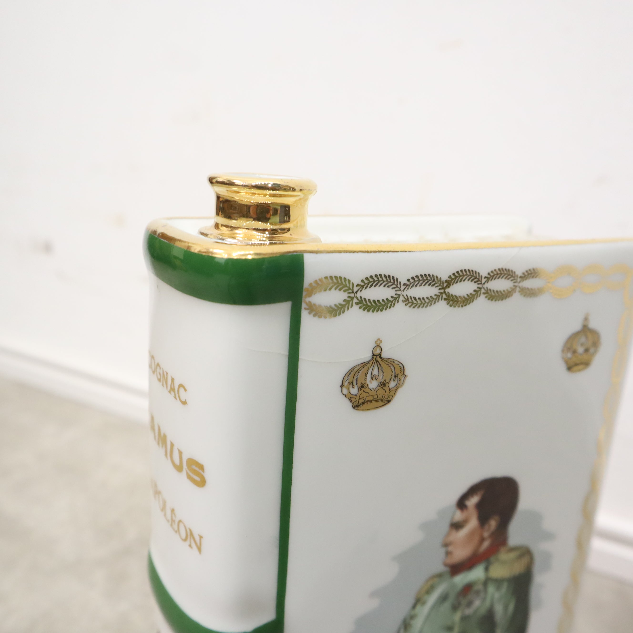 【希少】カミュ ナポレオン　陶器本ボトル型　1769 1969 カミュ ナポレオン 1969陶器本ボトル 未開栓 箱付 - メルカリ