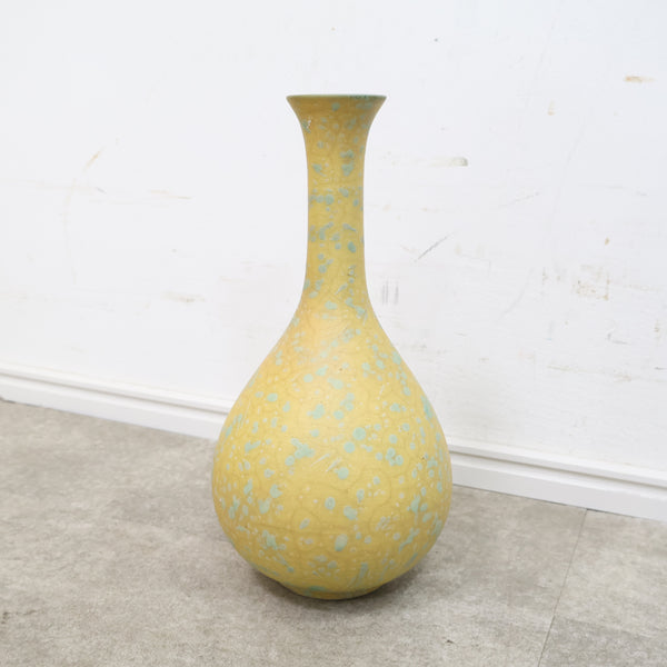 陶器製の一輪挿し