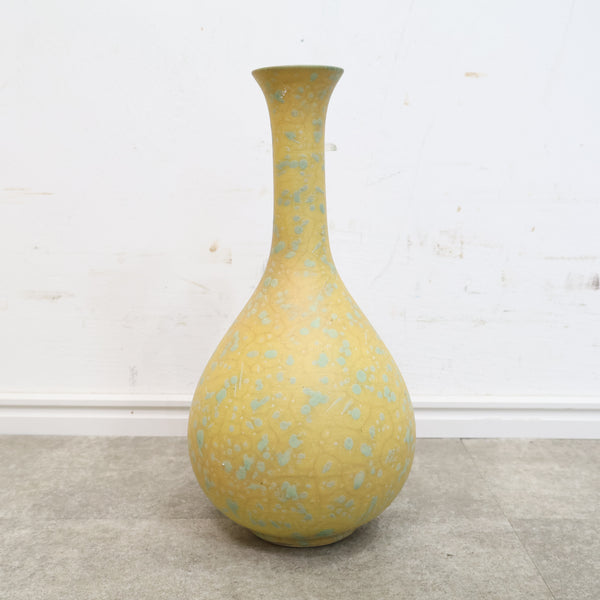 陶器製の一輪挿し