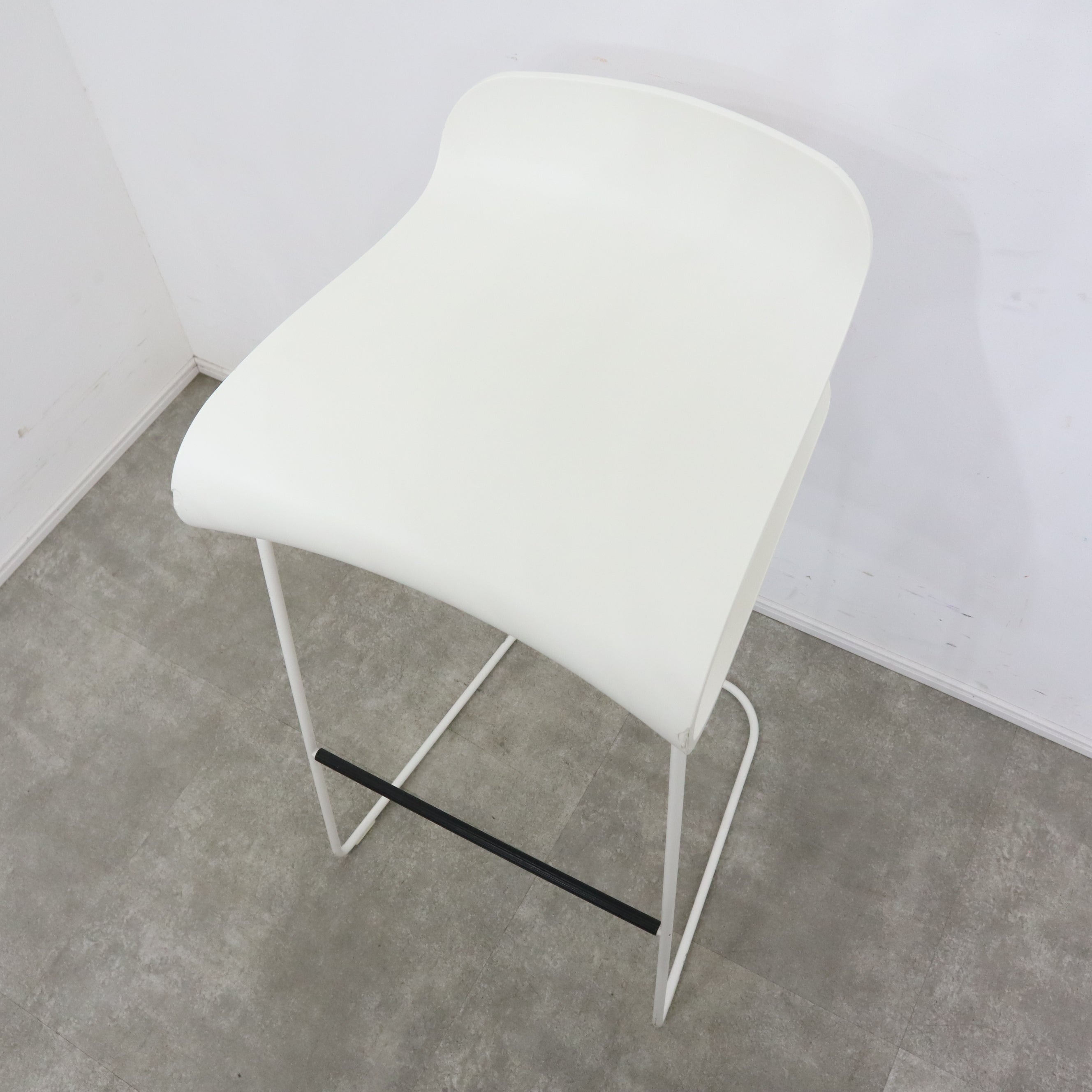 イタリア製クリスタリアKRISTALIA BCNカウンターチェア – バナル