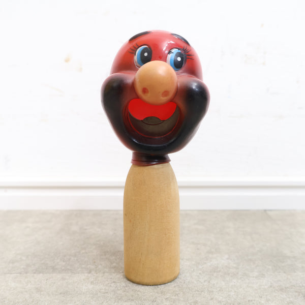 ユーモラスなキャラクターのボトルオープナー