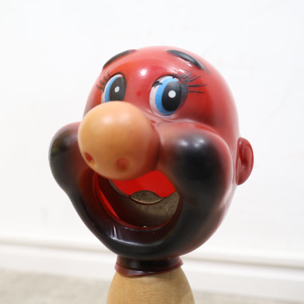 ユーモラスなキャラクターのボトルオープナー