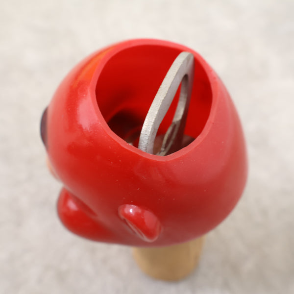 ユーモラスなキャラクターのボトルオープナー