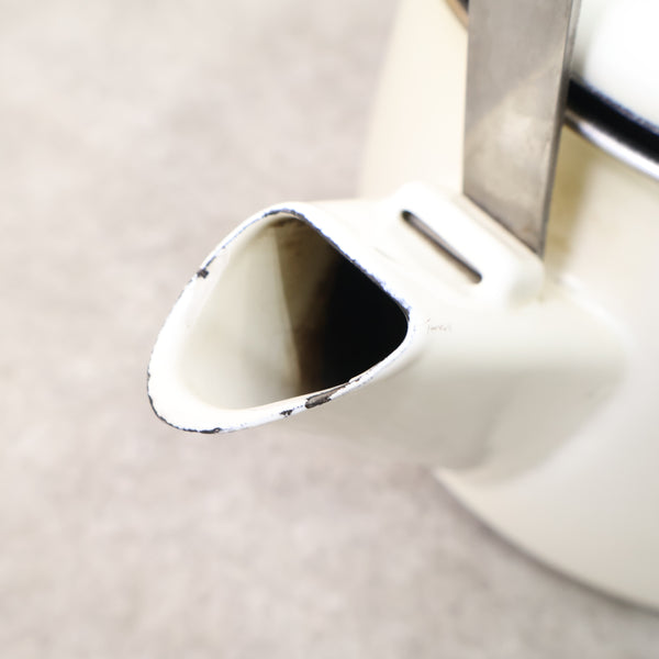 レトロなイラストのホーロー製ケトル