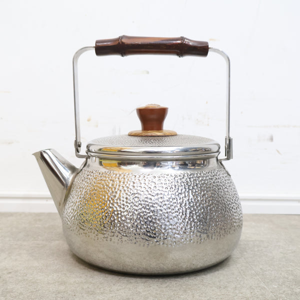 槌目模様のステンレス製ケトル