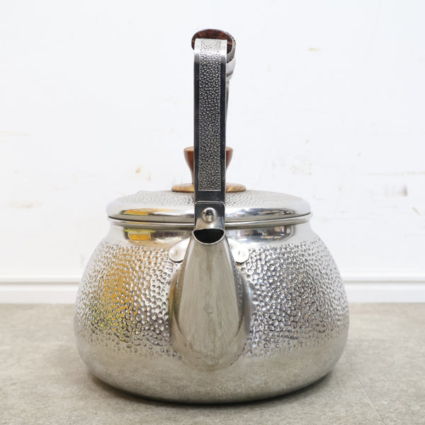 槌目模様のステンレス製ケトル