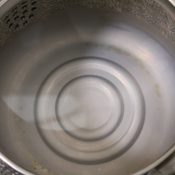 槌目模様のステンレス製ケトル