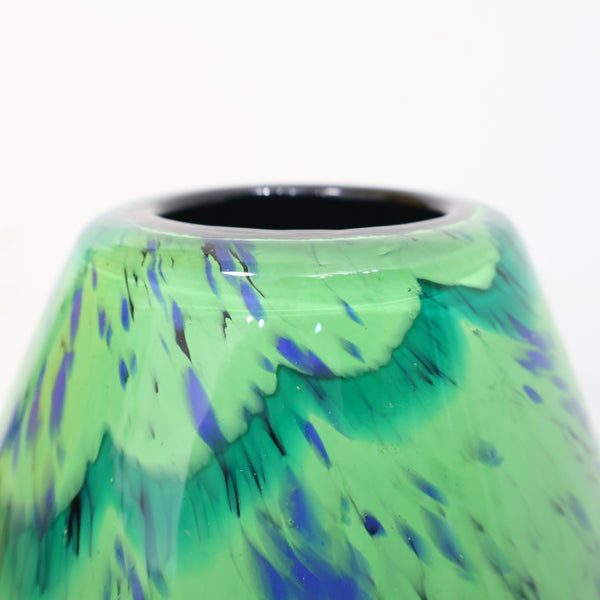 深みのあるグリーンのガラス製フラワーベース