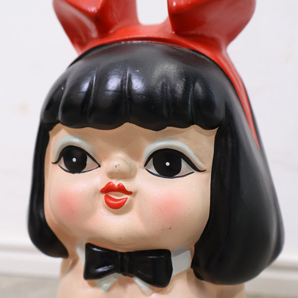 バニーガールの陶器製貯金箱