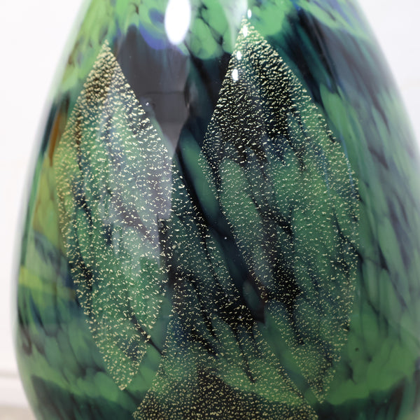 深みのあるグリーンのガラス製フラワーベース