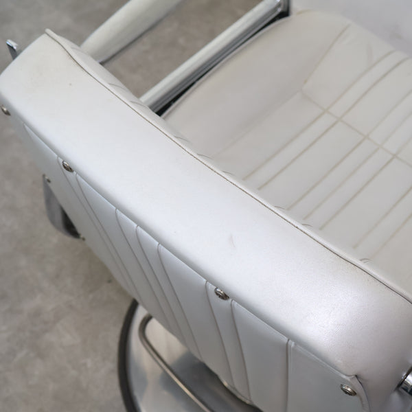 タカラベルモント スタイリングチェア「CADILLA（キャデラ）」