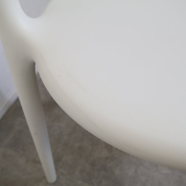 Qeeboo Nika Zupanc RIBBON CHAIR リボンチェア