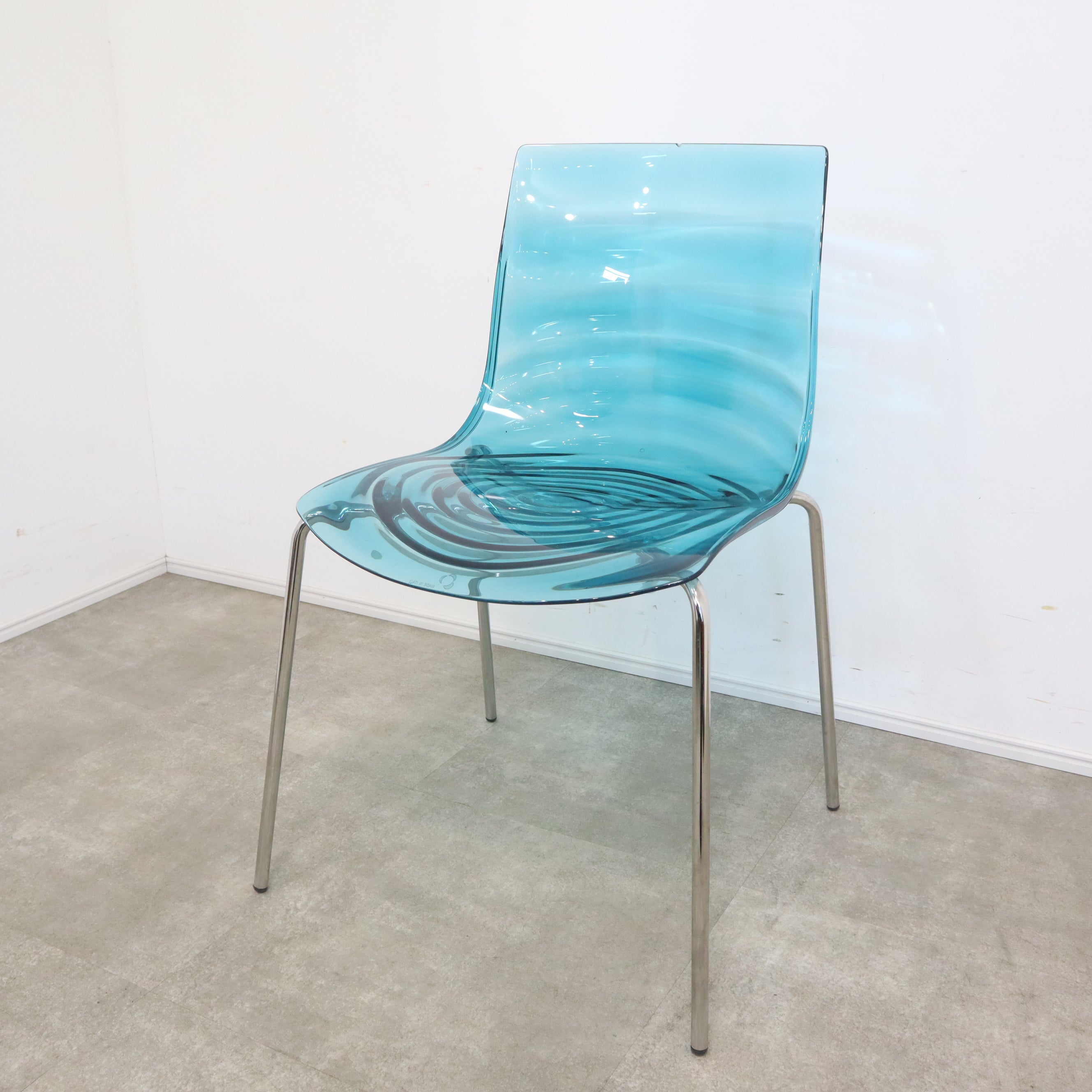 【廃盤レア】イタリア製　カリガリス L'EAU アクリルチェア 赤　1本ネジ無し 廃盤レア】イタリア製 カリガリス L'EAU アクリルチェア 赤 1本ネジ