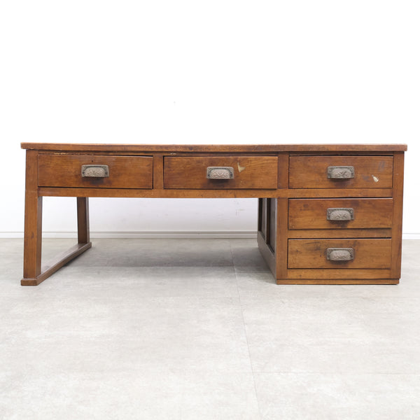 引出しいっぱい古い文机