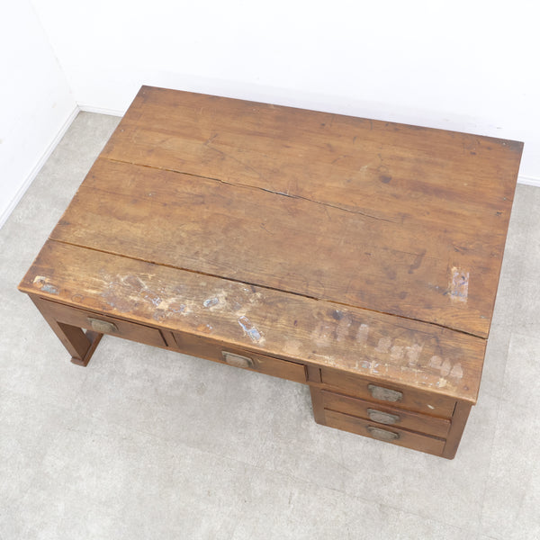 引出しいっぱい古い文机