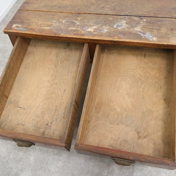 引出しいっぱい古い文机