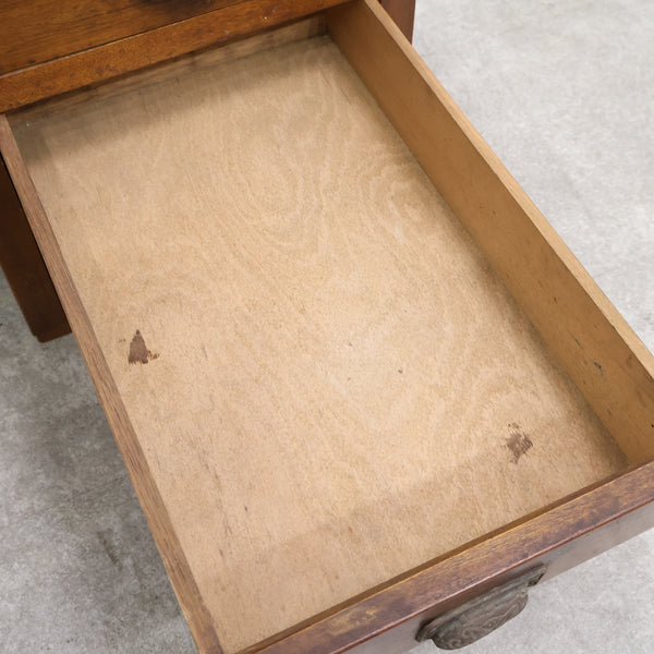 引出しいっぱい古い文机