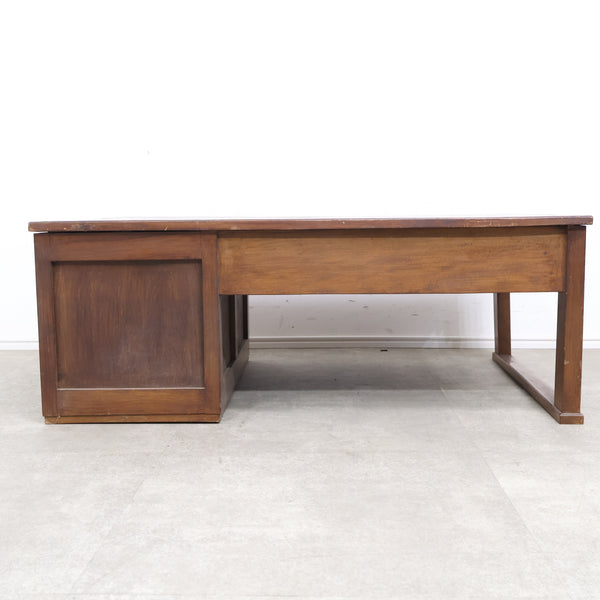 引出しいっぱい古い文机