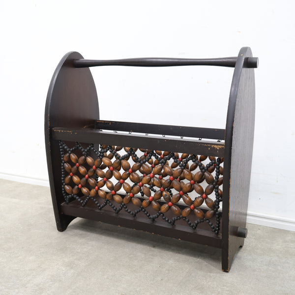 ビーズ装飾のマガジンラック