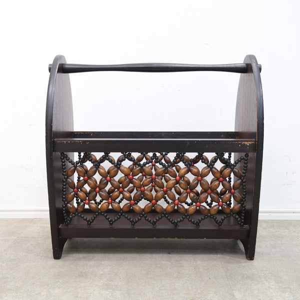 ビーズ装飾のマガジンラック