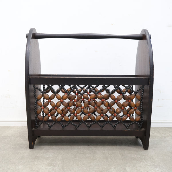 ビーズ装飾のマガジンラック