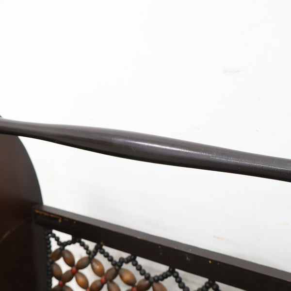 ビーズ装飾のマガジンラック