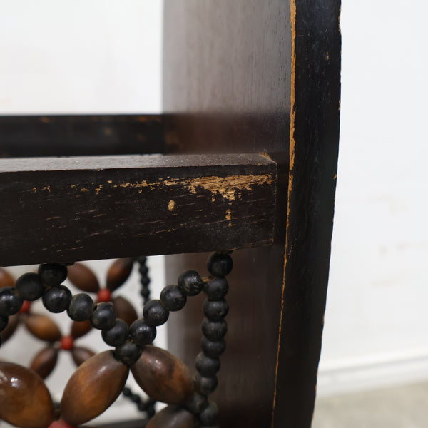 ビーズ装飾のマガジンラック