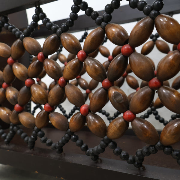 ビーズ装飾のマガジンラック