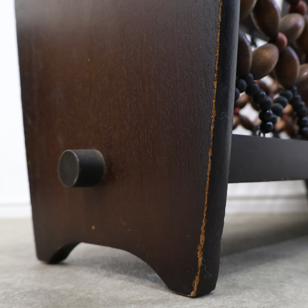 ビーズ装飾のマガジンラック