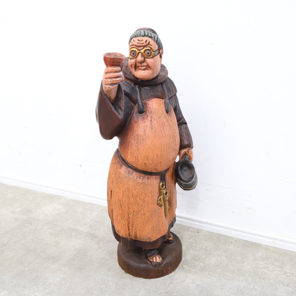 木彫りの修道士のオブジェ
