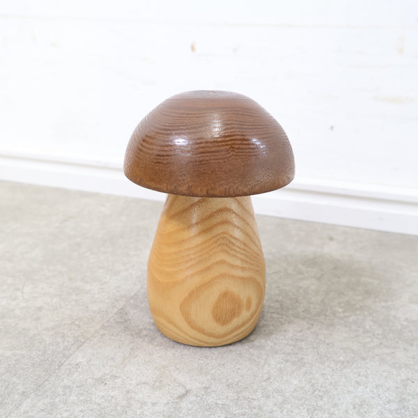 きのこモチーフの木製オブジェ