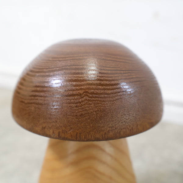 きのこモチーフの木製オブジェ