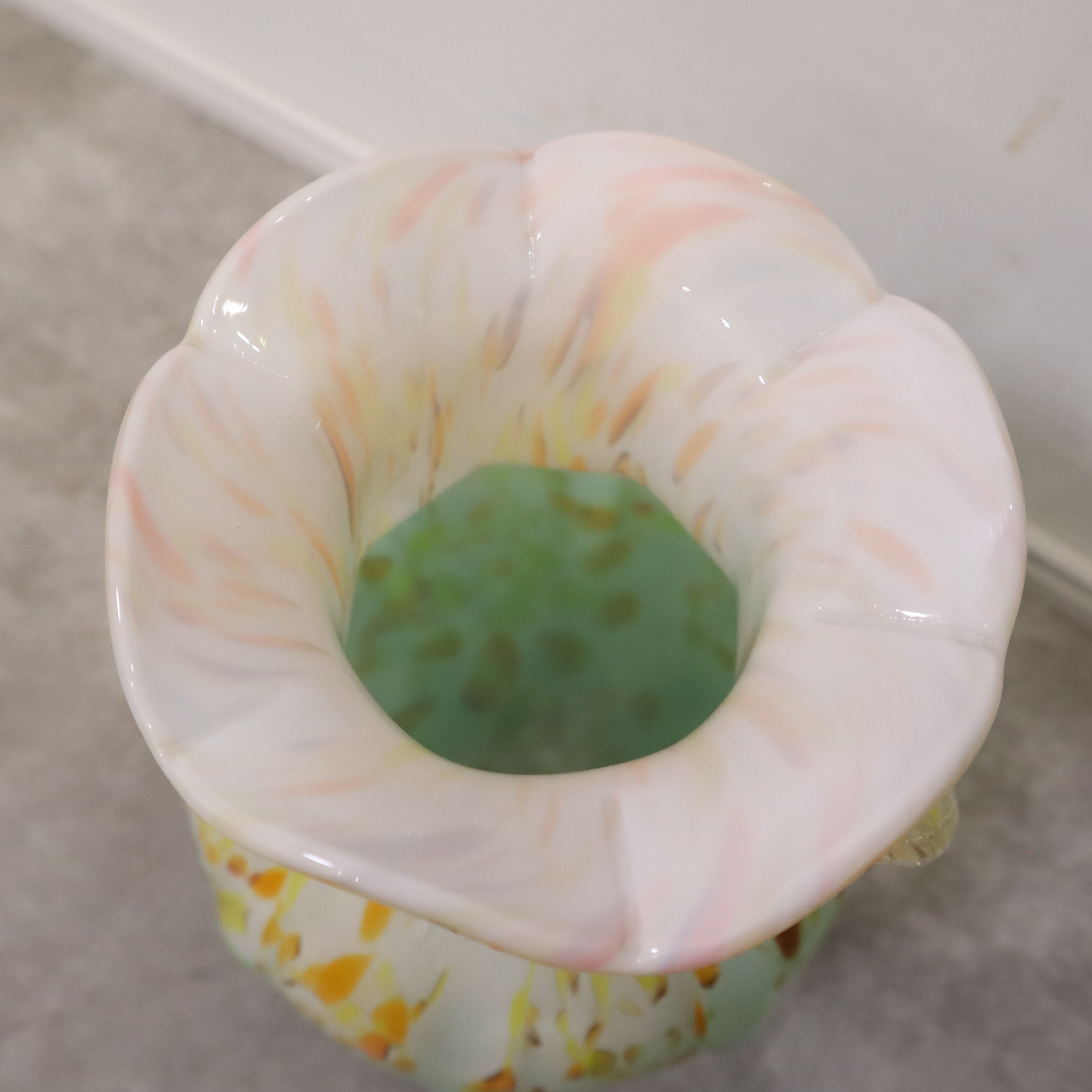 マーブル模様が華やかな手作り花瓶・フラワーベース/カメイガラス