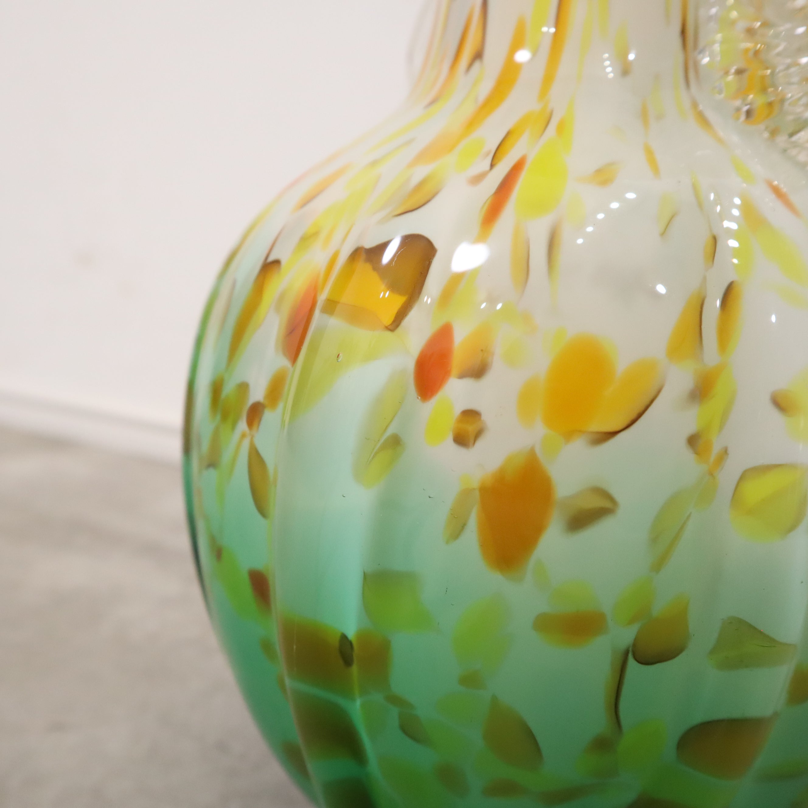 マーブル模様が華やかな手作り花瓶・フラワーベース/カメイガラス