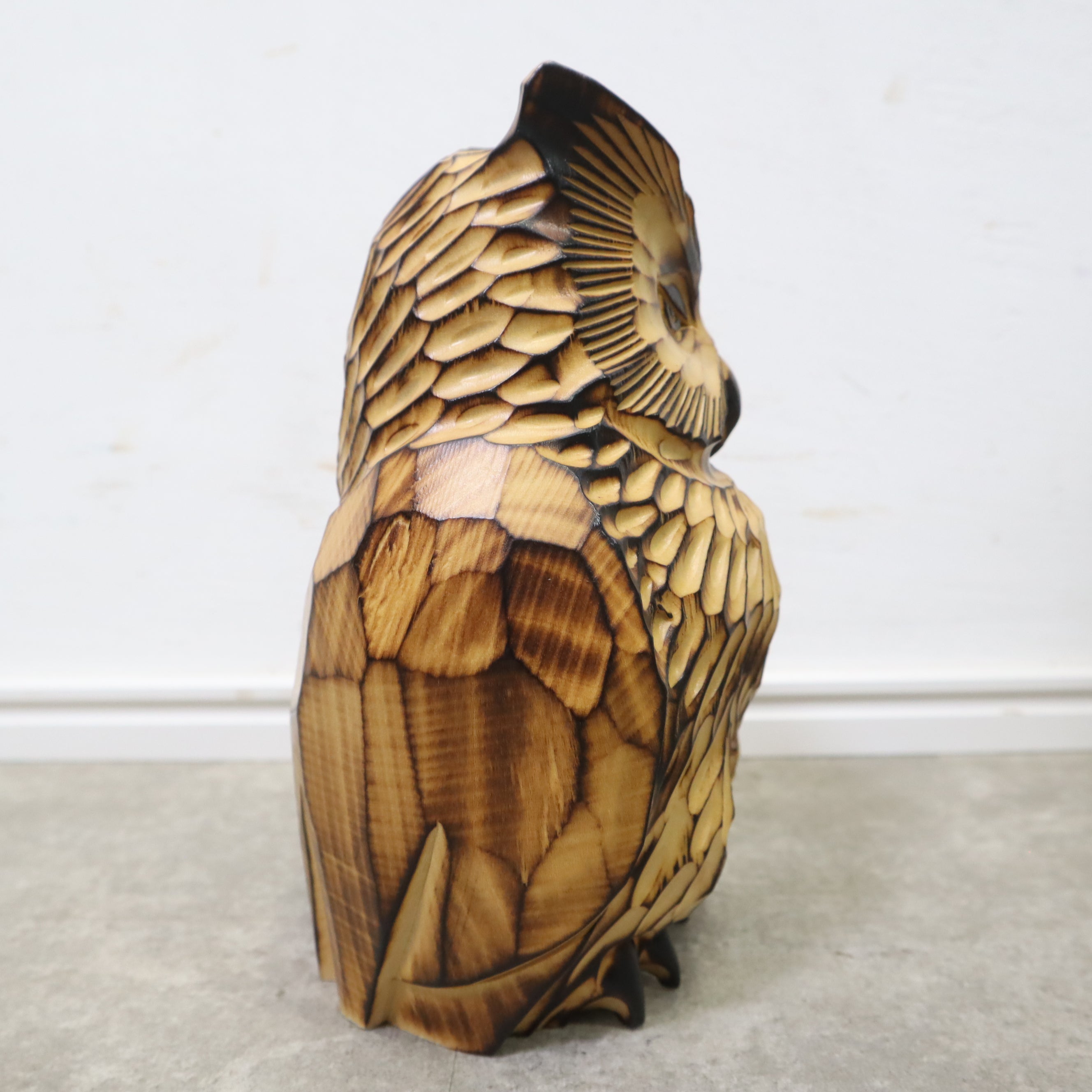 送料無料　作家物　木彫りフクロウ　美品　高さ19ｃｍ 送料無料 作家物 木彫りフクロウ 美品 高さ19cm 送料無料 作家