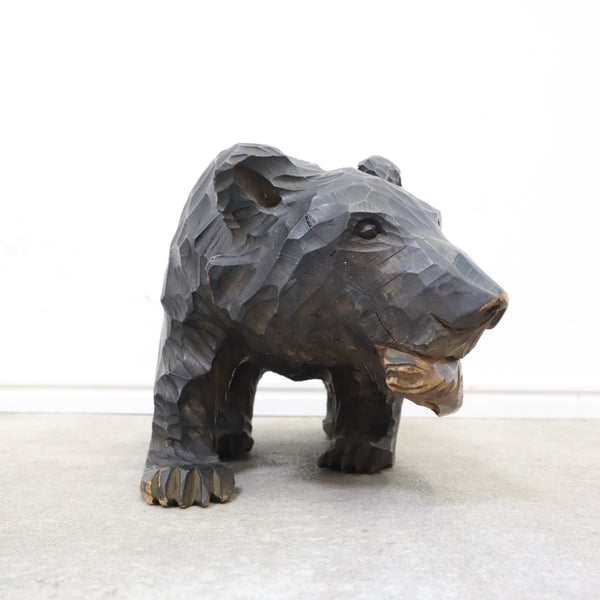 木彫りの熊の置物