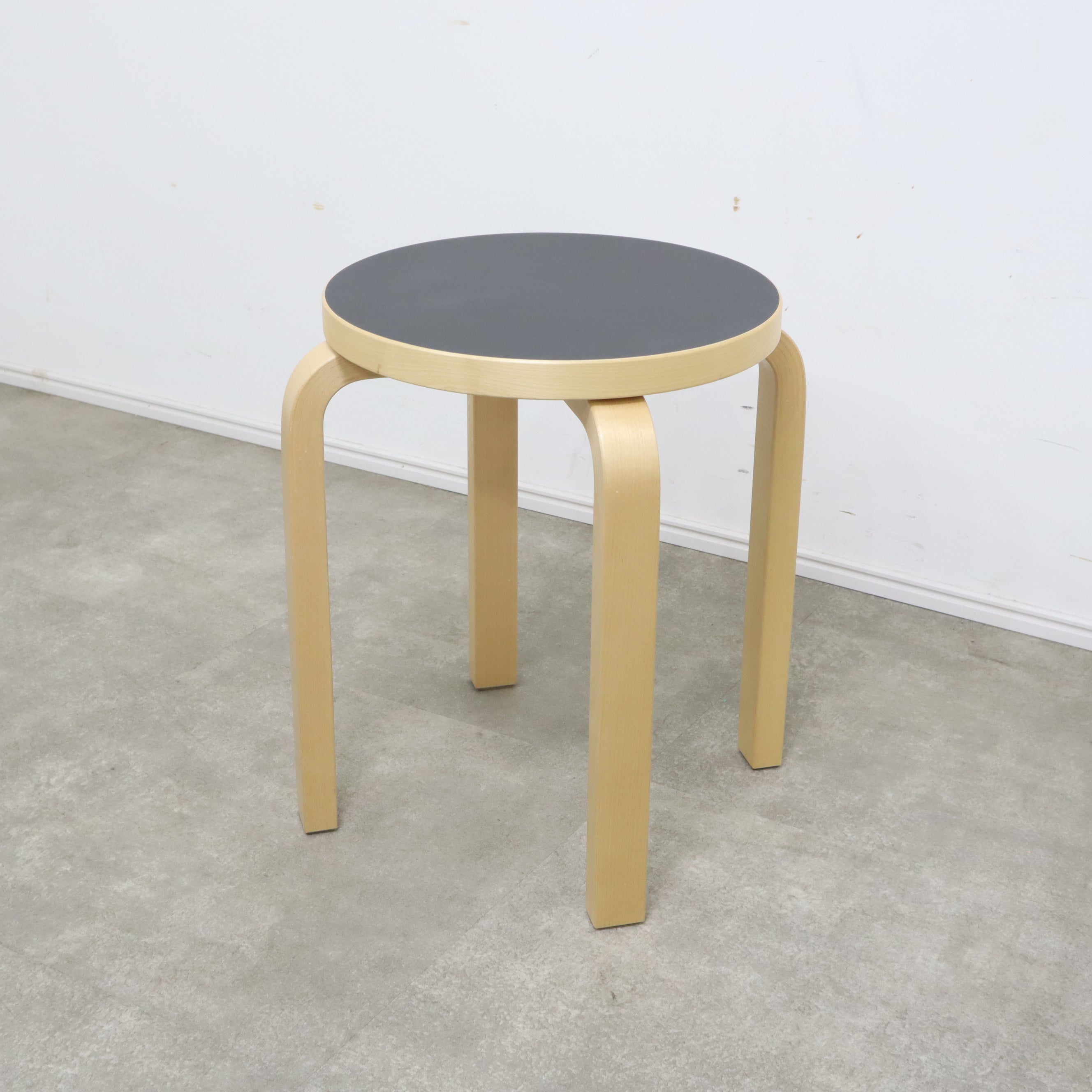 Stool 60 (スツール60) | スコープ別注 リノリウム | Artek