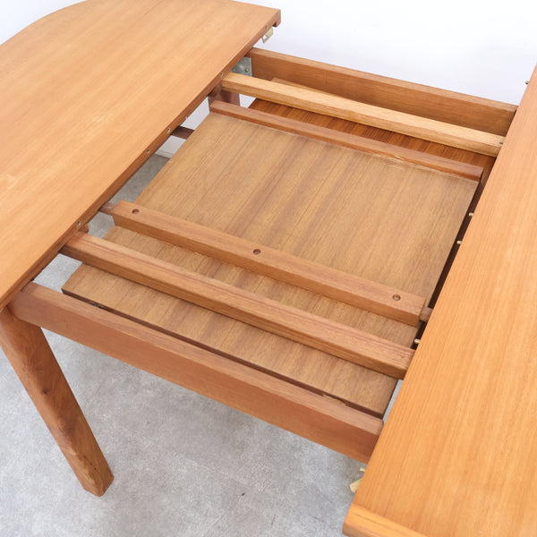 d-SCANの伸長式ダイニングテーブル