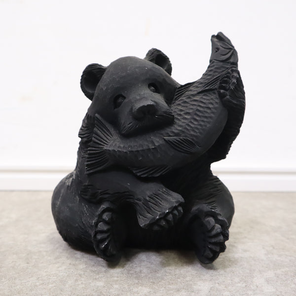 手乗りサイズの木彫りの熊