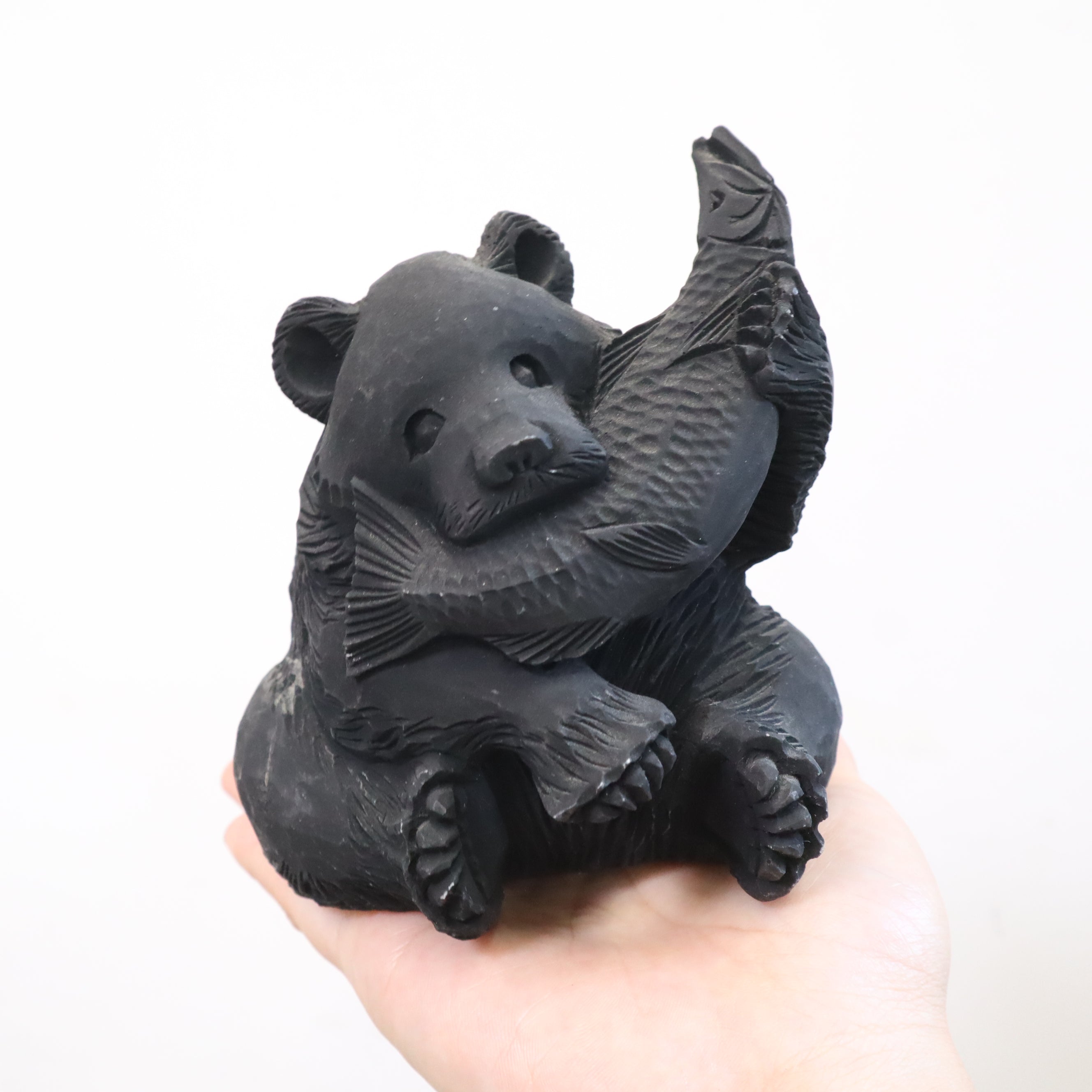 手乗りサイズの木彫りの熊 – バナルオンラインショップ（BANUL