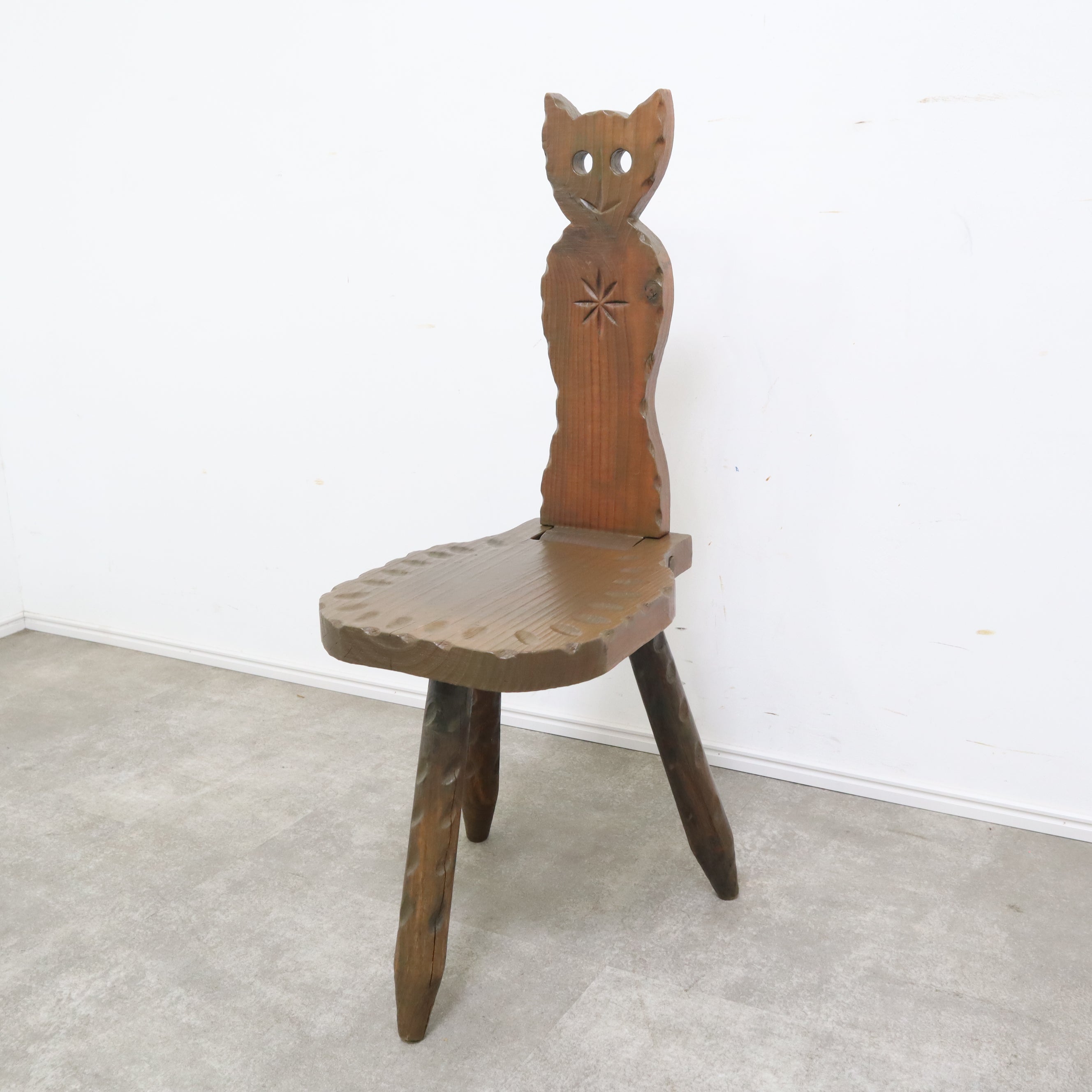 猫(ネコ)椅子2脚　ハンドメイド　大工さん手作り　スツール　チェア　花台 猫(ネコ)椅子2脚 ハンドメイド 大工さん手作り スツール チェア