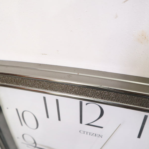 フレームのメッキモールが珍しいシチズン掛け時計