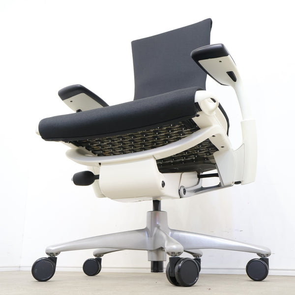 Herman Miller エンボディチェア Embody オフィスチェア（ホワイト）