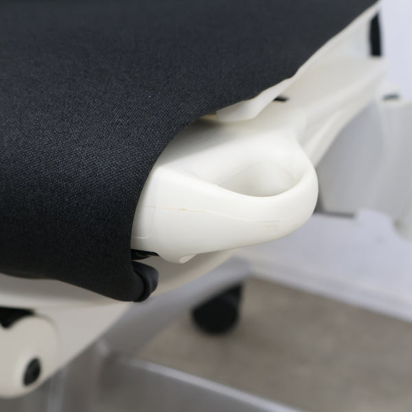 Herman Miller エンボディチェア Embody オフィスチェア（ホワイト）