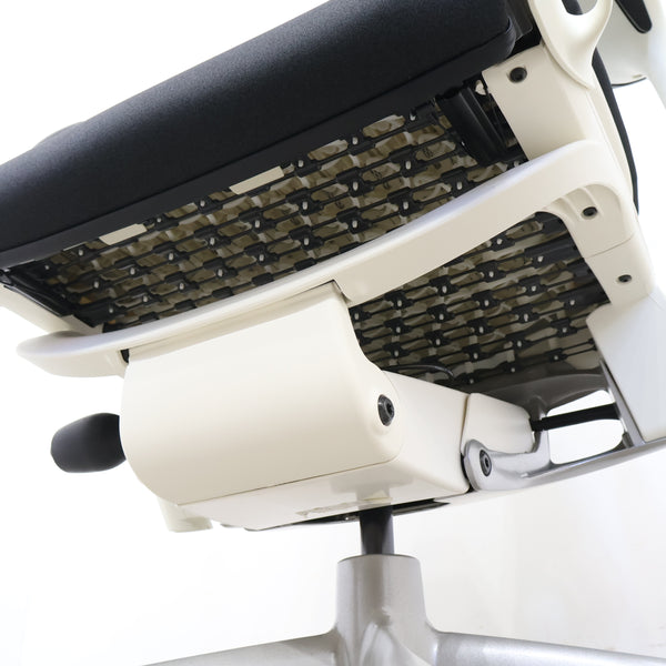 Herman Miller エンボディチェア Embody オフィスチェア（ホワイト）