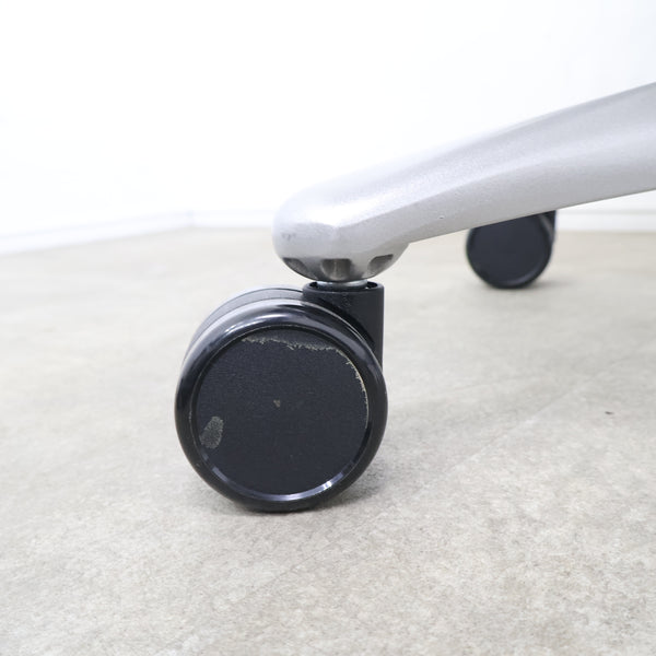Herman Miller エンボディチェア Embody オフィスチェア（ホワイト）
