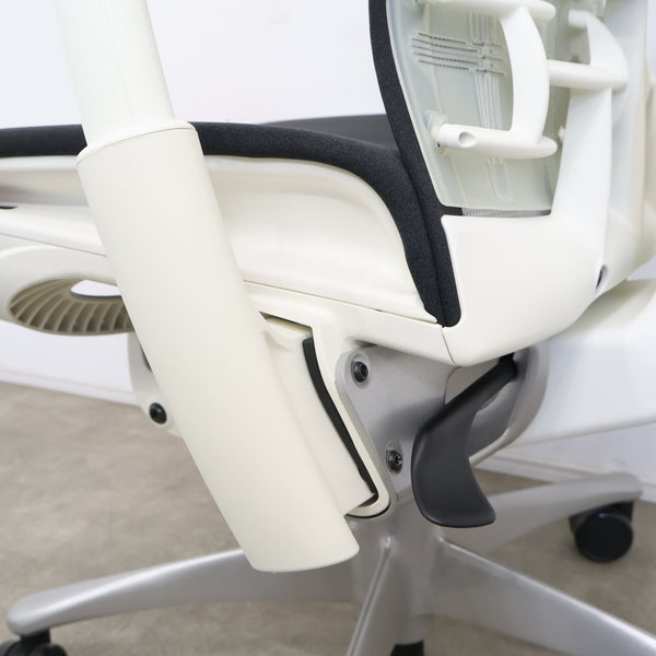 Herman Miller エンボディチェア Embody オフィスチェア（ホワイト）