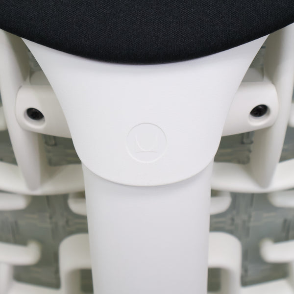 Herman Miller エンボディチェア Embody オフィスチェア（ホワイト）